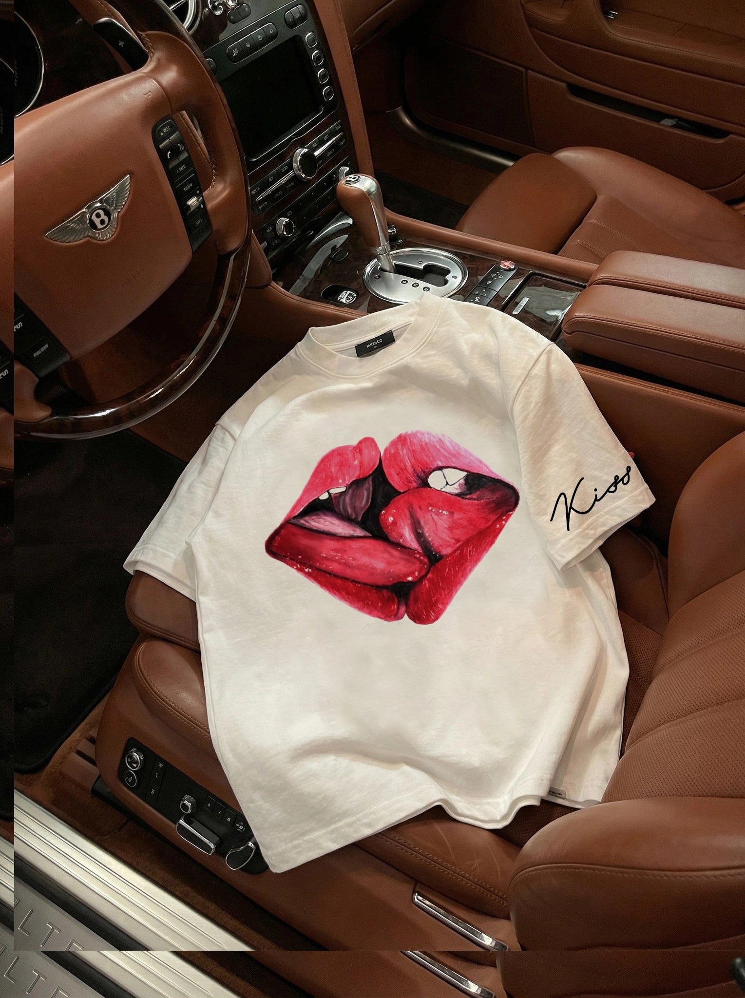 TEE KISS
